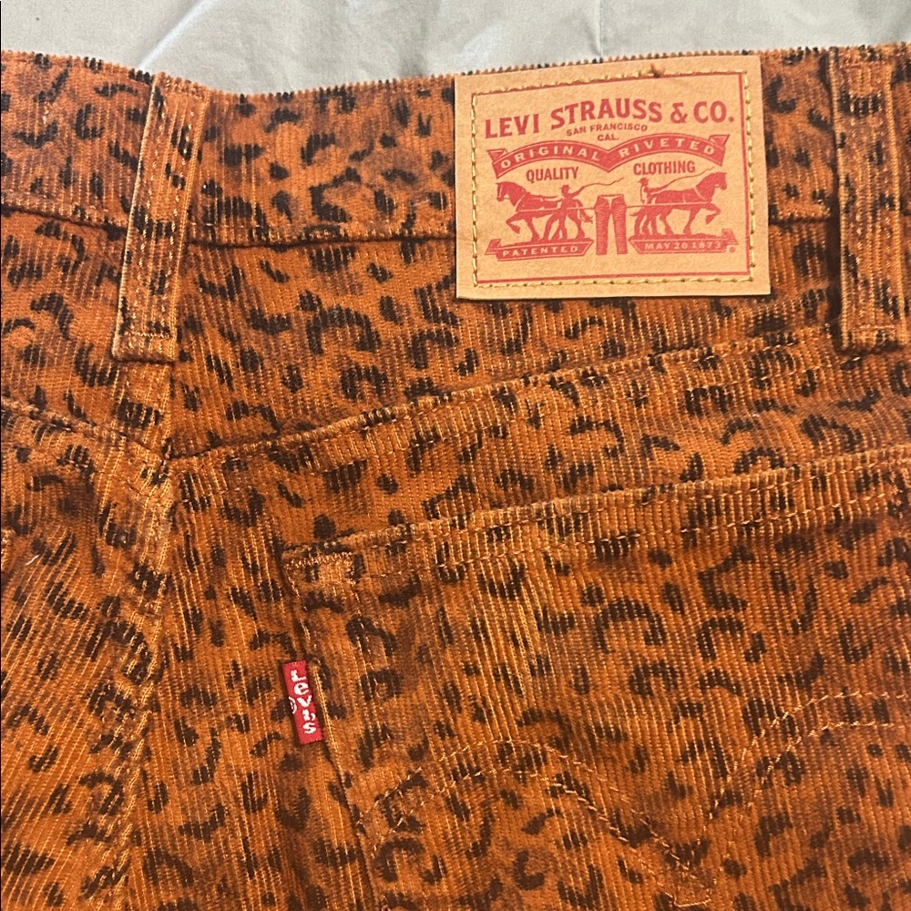 Levi's Ribcage Wedgie Leopard Print Cropped Straight-Leg Corduroy Jeans - 26 - Picture 4 of 6